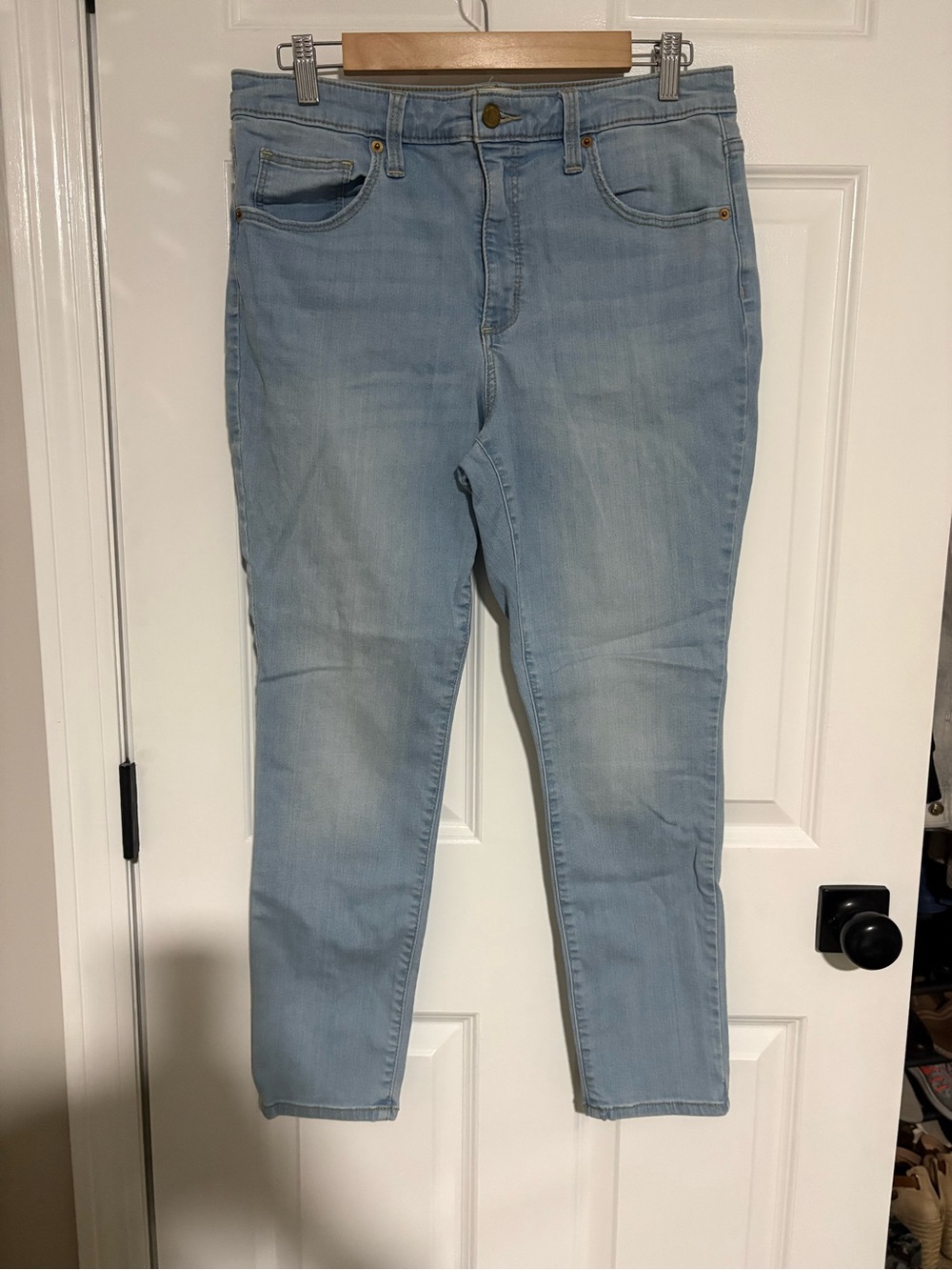Universal Thread Light Blue Women’s Slim Jeans